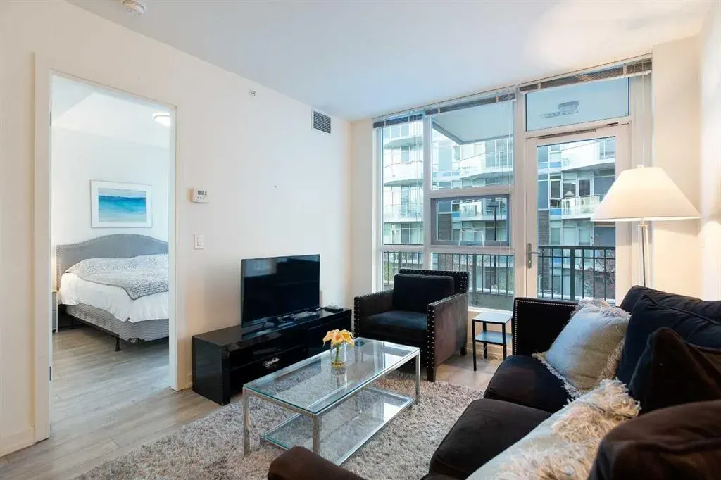 51 Waterfront Mews SW, #205