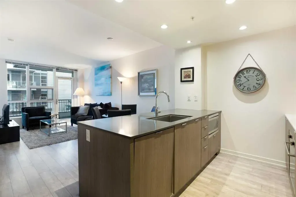 51 Waterfront Mews SW, #205