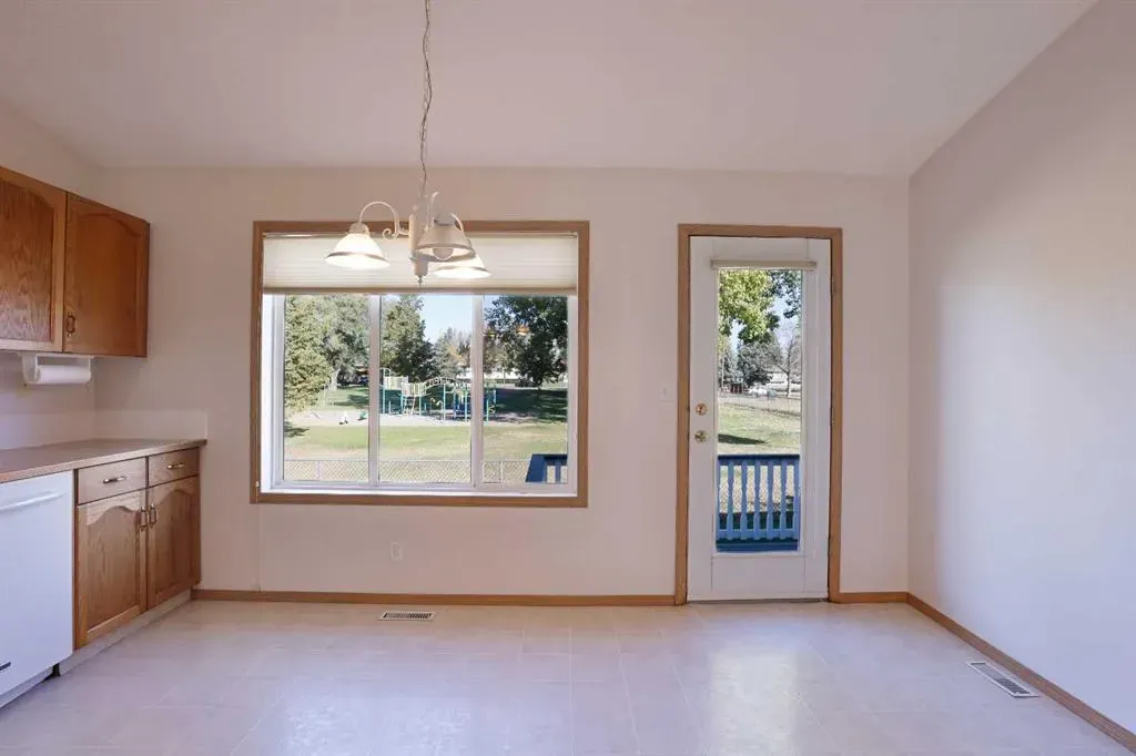 13 Fairview Park Lane W