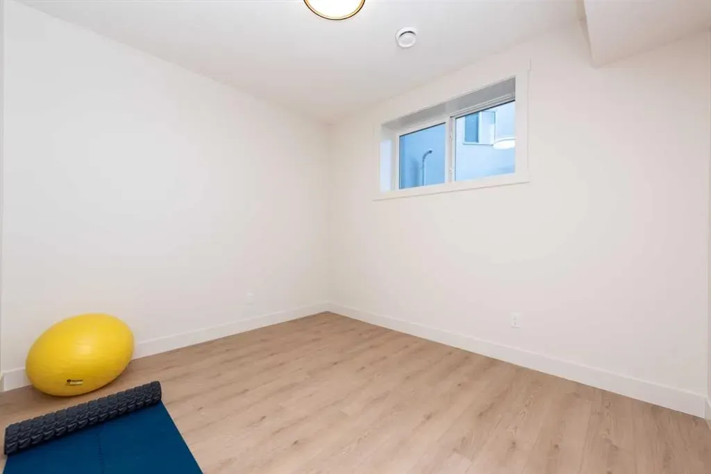 77 Waterford Crescent