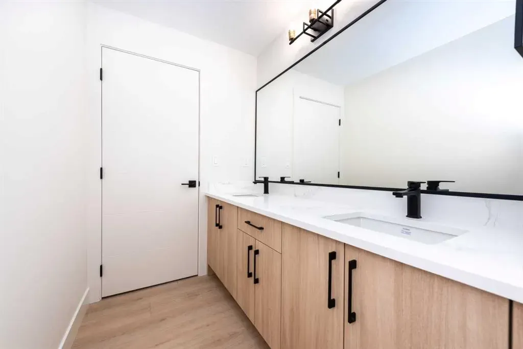 77 Waterford Crescent