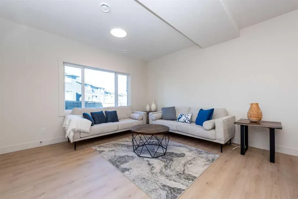 77 Waterford Crescent