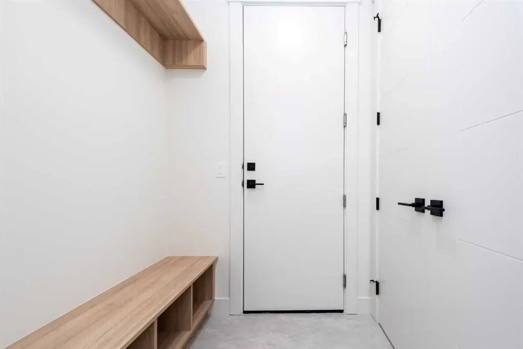 77 Waterford Crescent