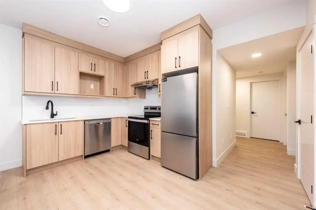 77 Waterford Crescent