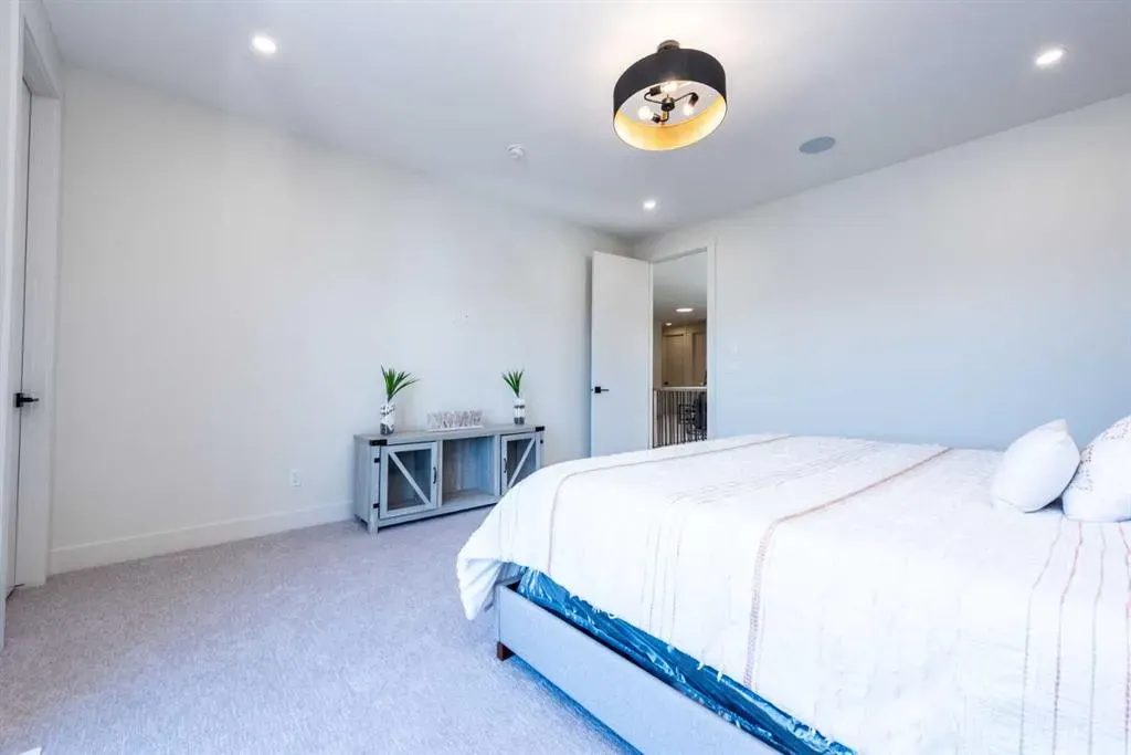 77 Waterford Crescent