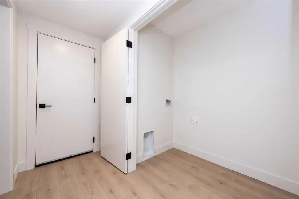 77 Waterford Crescent