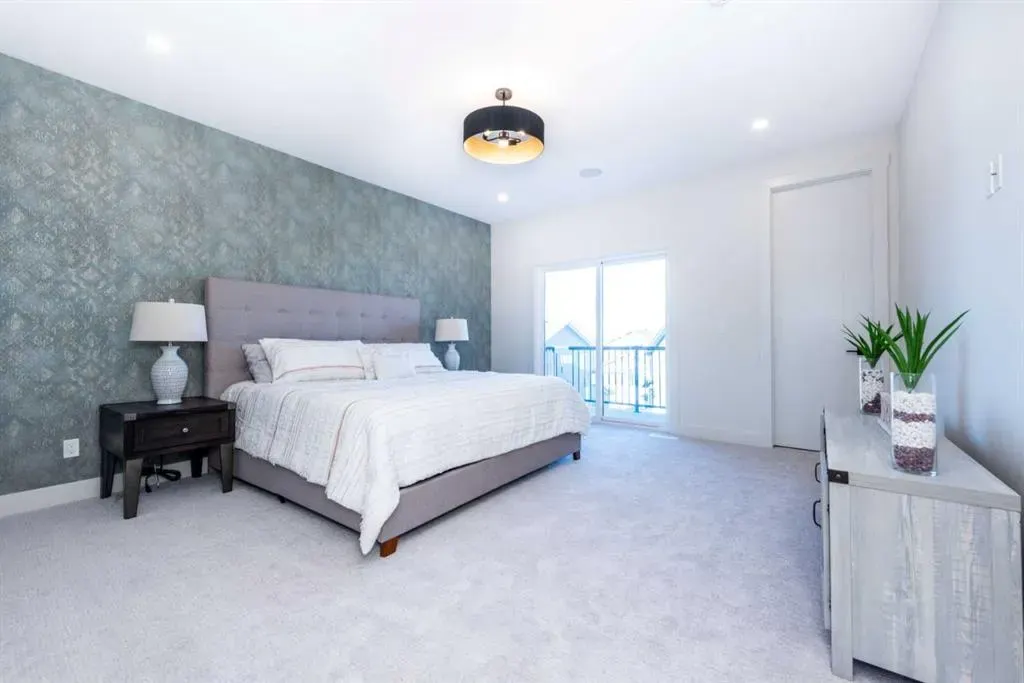 77 Waterford Crescent