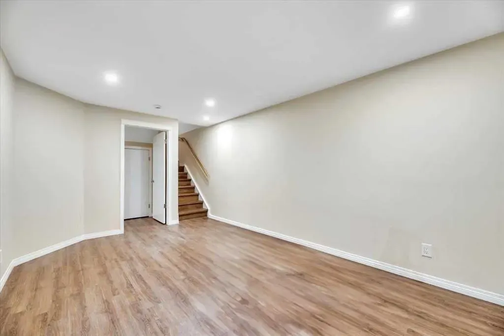 144 Prestwick Avenue