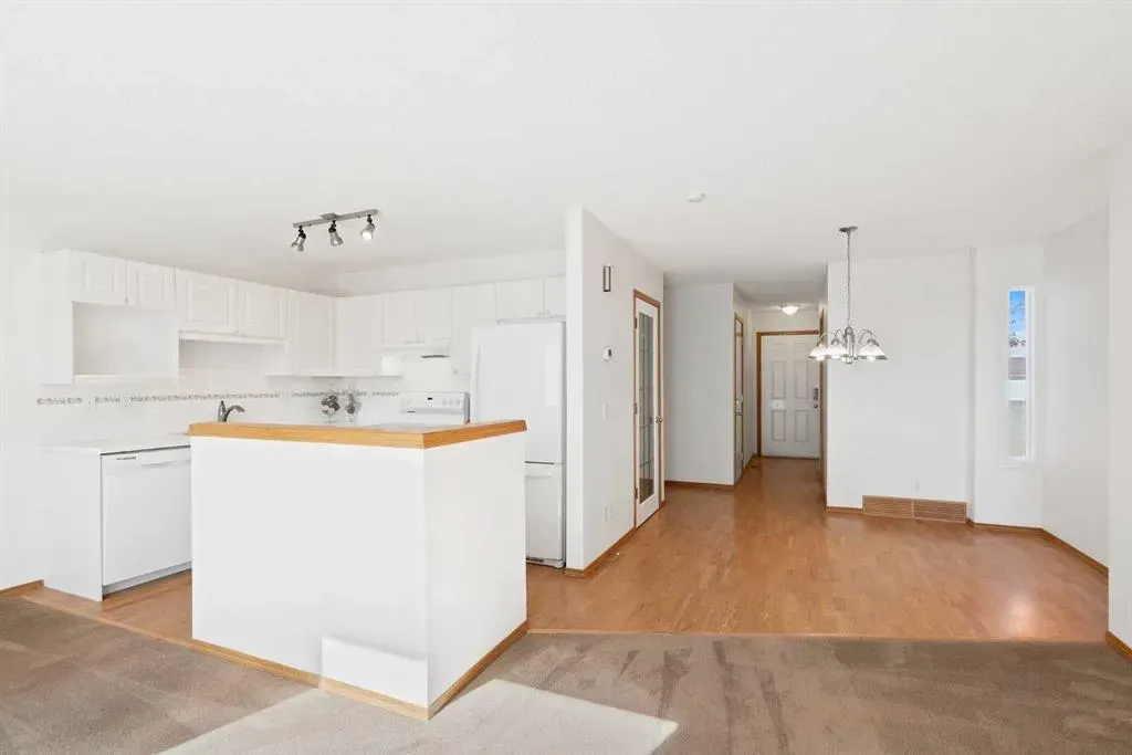 185 Mt Douglas Manor SE
