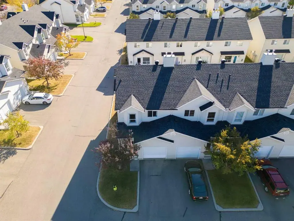 185 Mt Douglas Manor SE