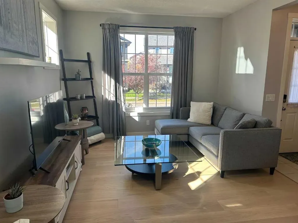 64 Elgin Meadows Manor SE