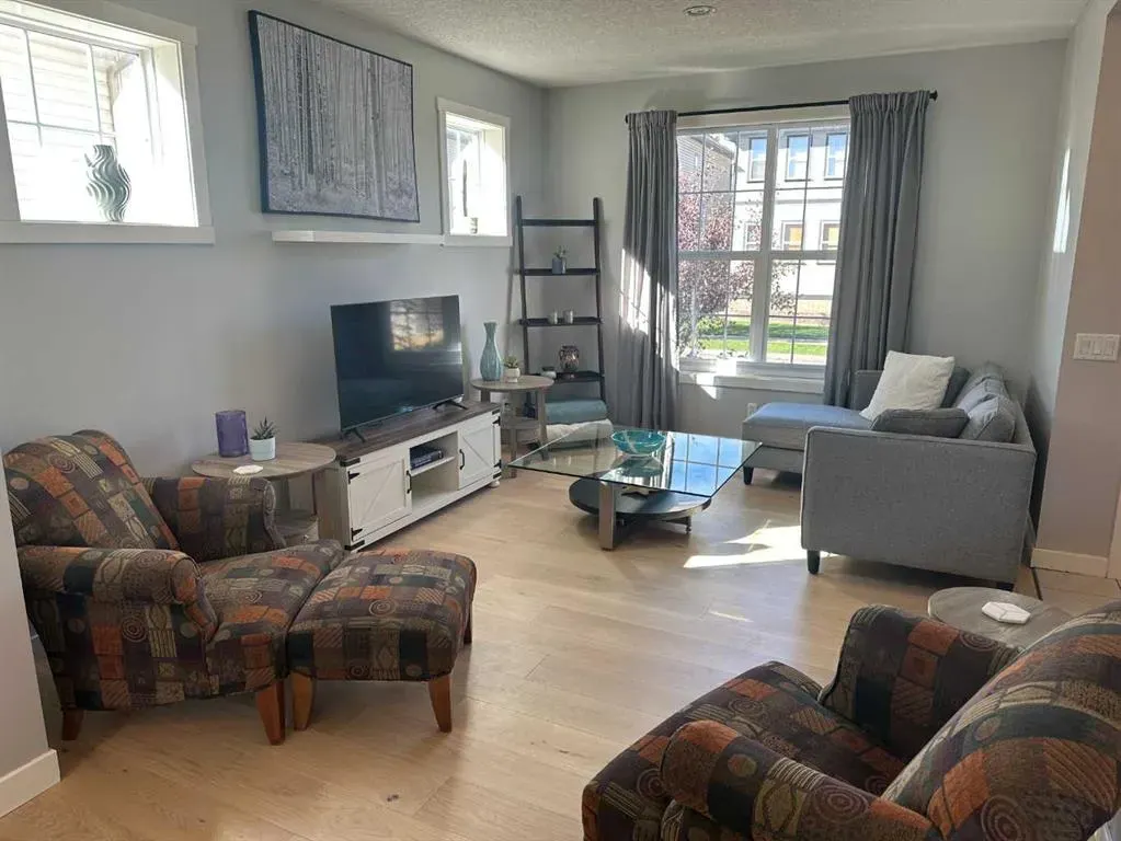 64 Elgin Meadows Manor SE