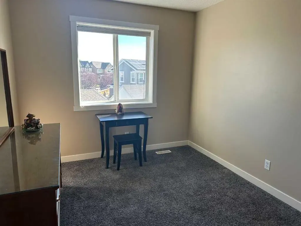 64 Elgin Meadows Manor SE