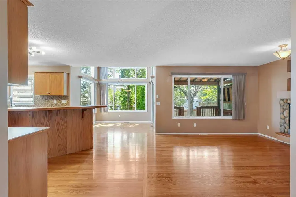150 Harvest Oak View NE