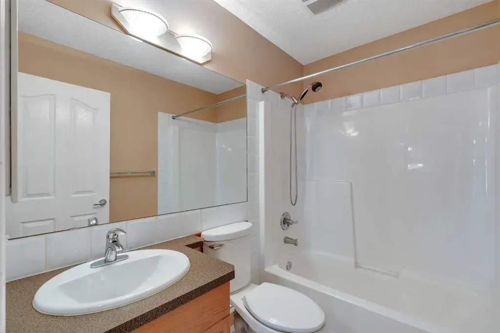 150 Harvest Oak View NE