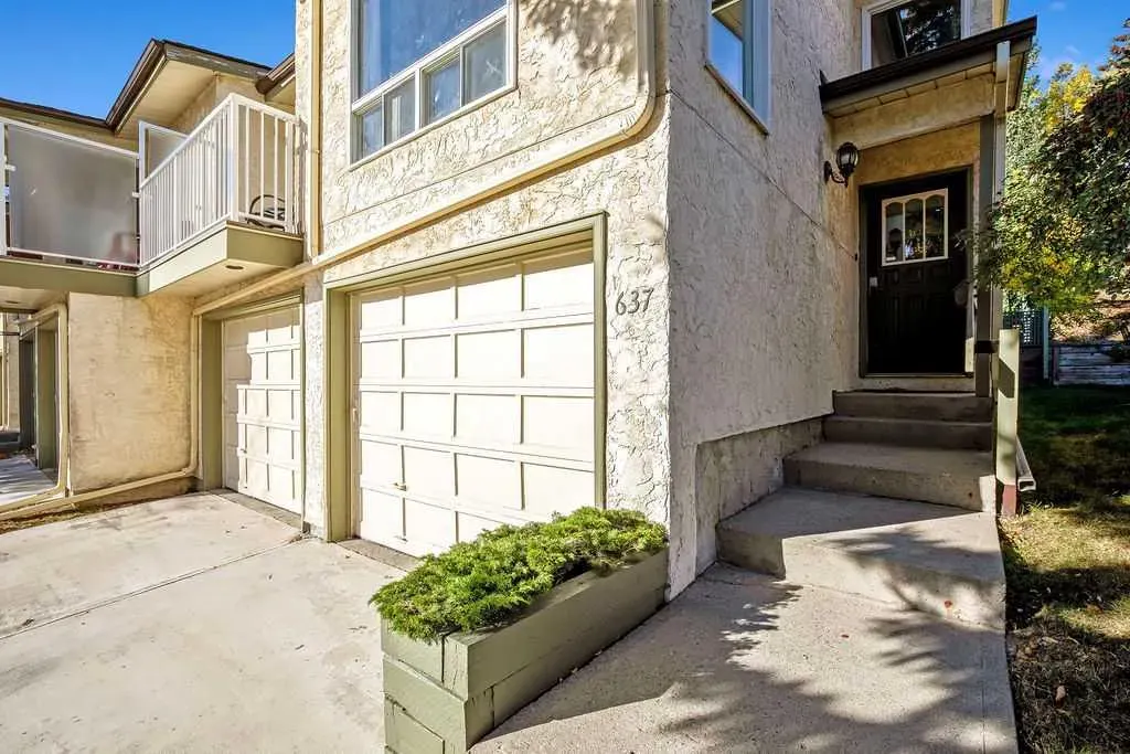 637 Strathcona Drive SW