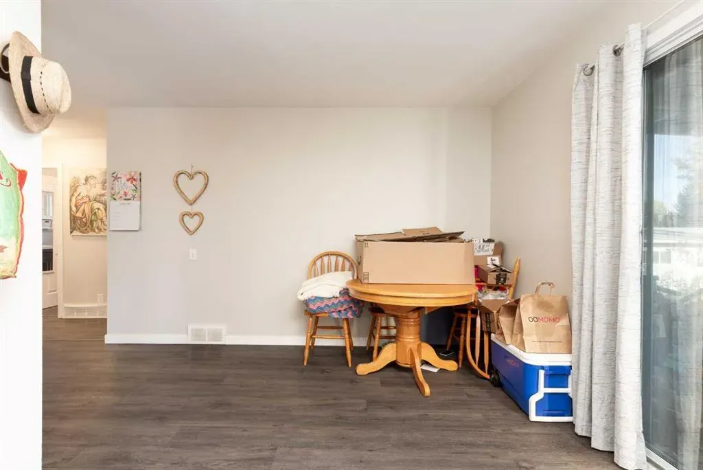 945 Columbia Boulevard W
