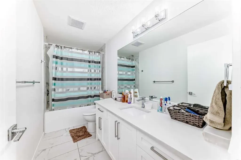 772 Edgefield Crescent