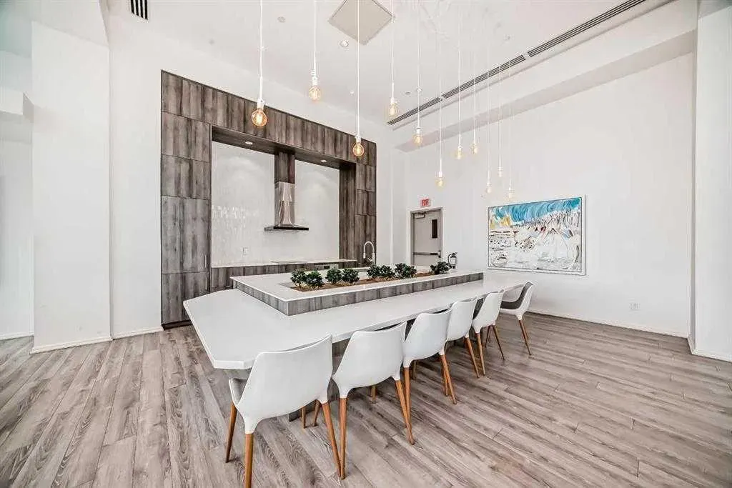 615 6 Avenue SE, #701