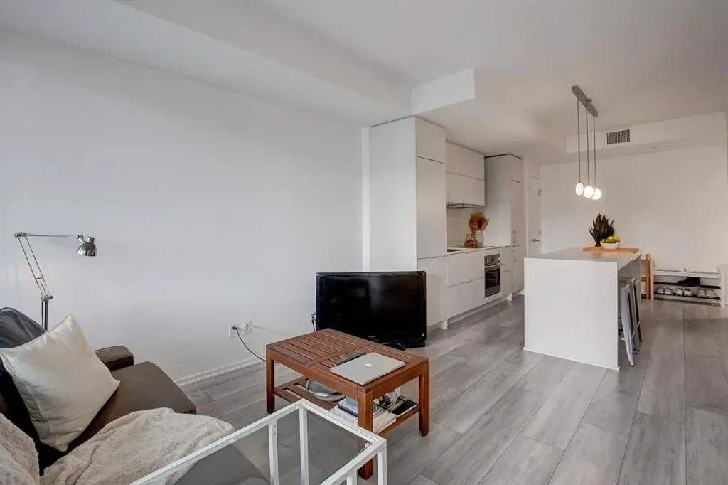 615 6 Avenue SE, #701