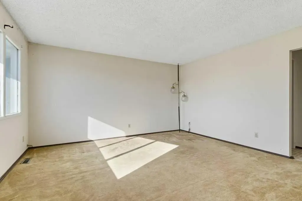 64 Maranda Close NE