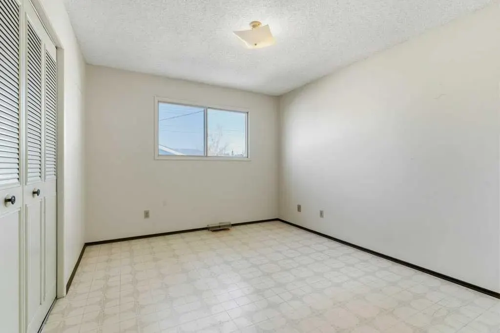 64 Maranda Close NE
