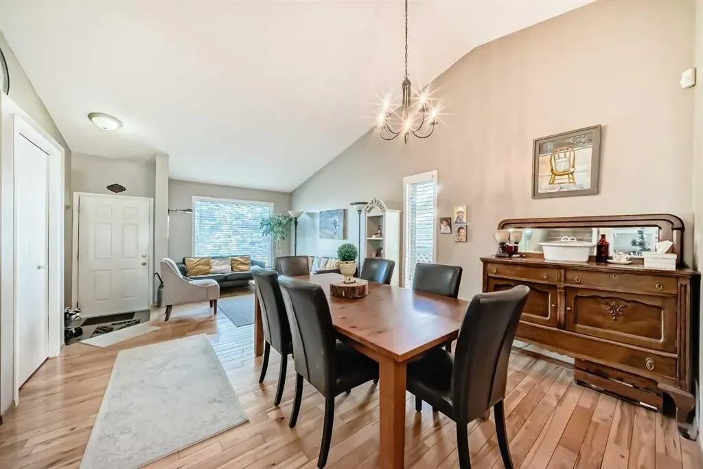 20 Rivergreen Crescent SE