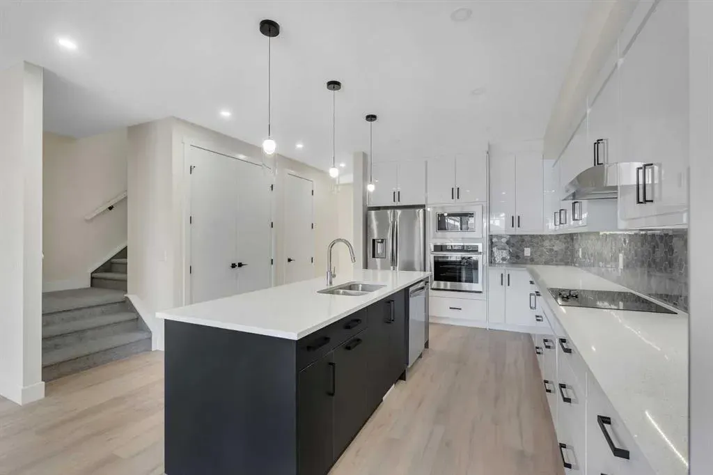 144 Saddlelake Manor NE