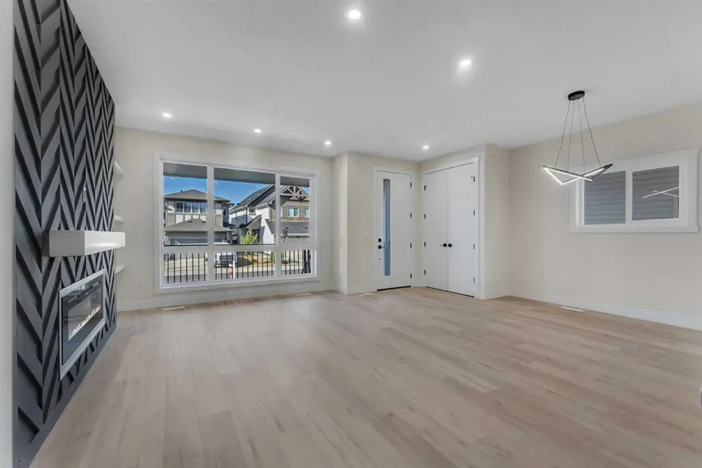 144 Saddlelake Manor NE