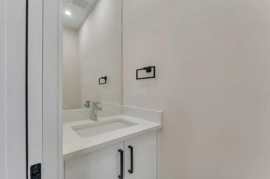 144 Saddlelake Manor NE