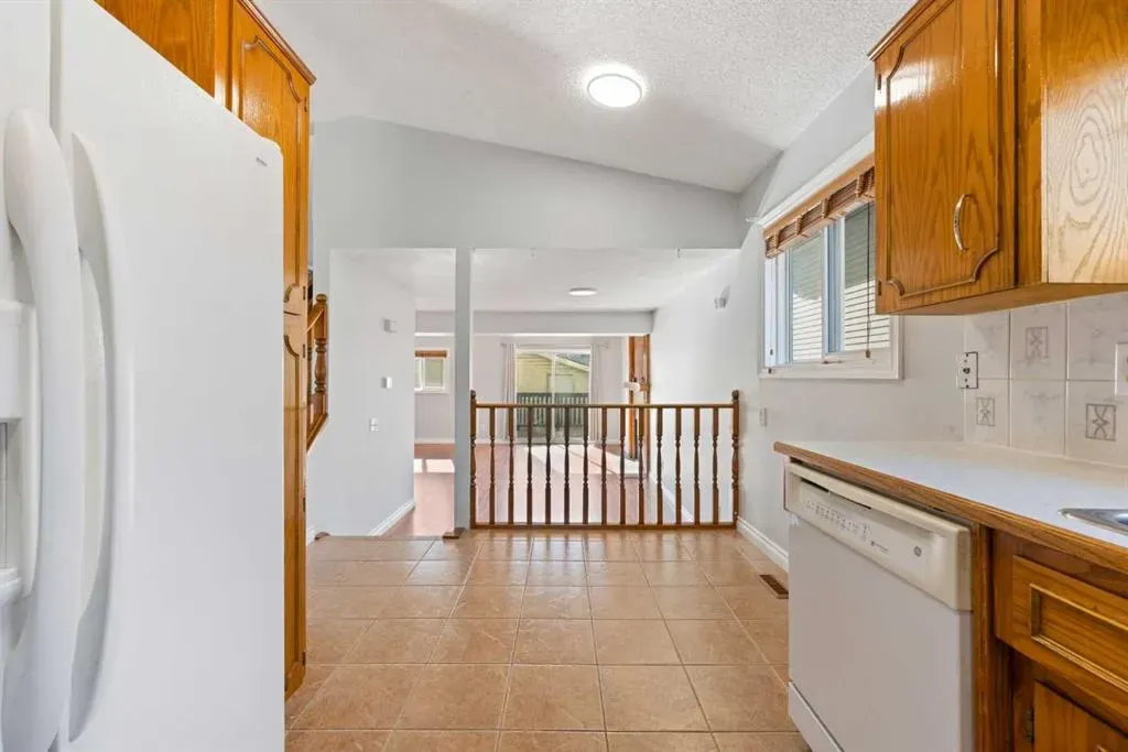 336 Whitworth Way NE