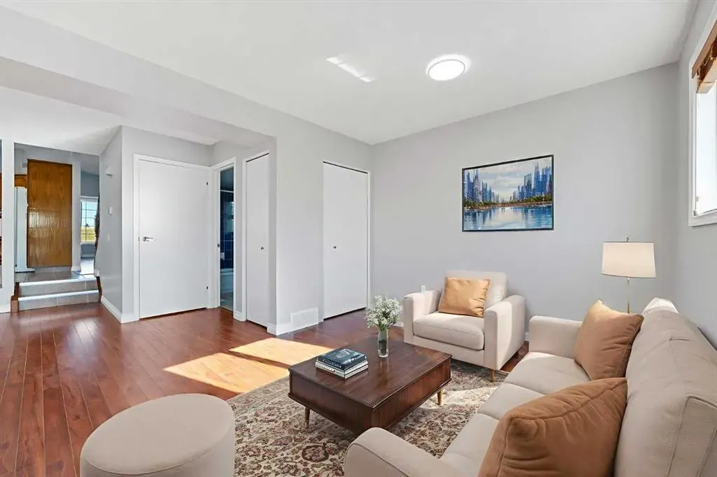 336 Whitworth Way NE