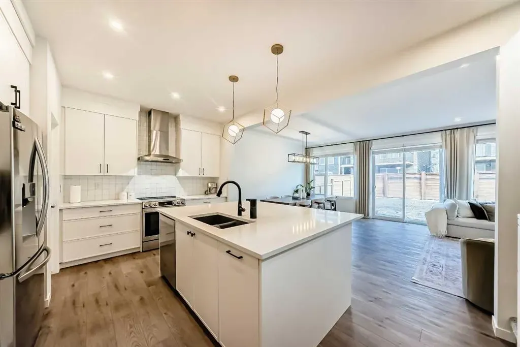 16 Lucas Passage NW