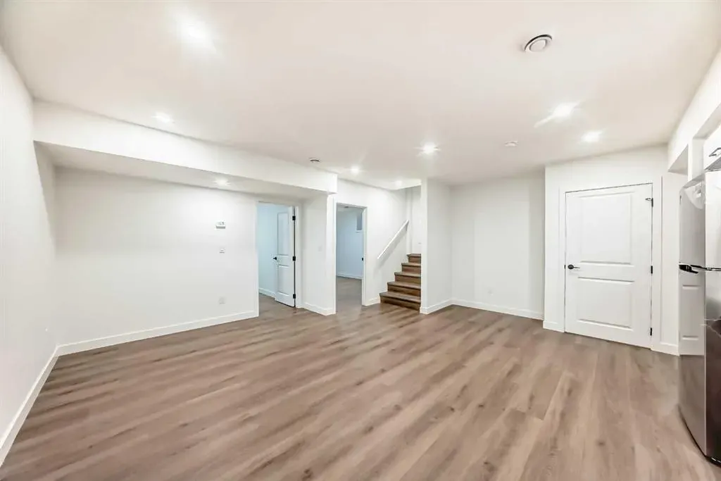 16 Lucas Passage NW