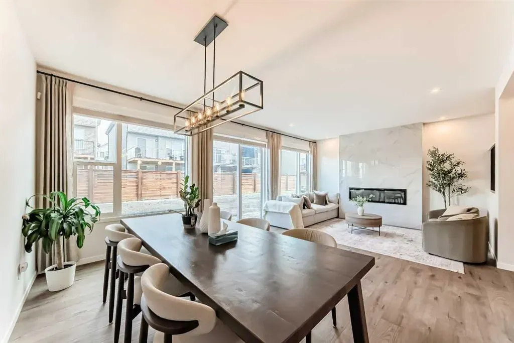 16 Lucas Passage NW