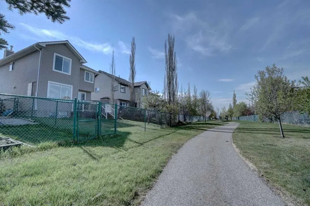 70 Glensummit Close