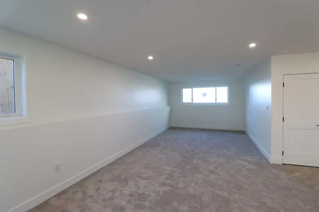 327 9 St
