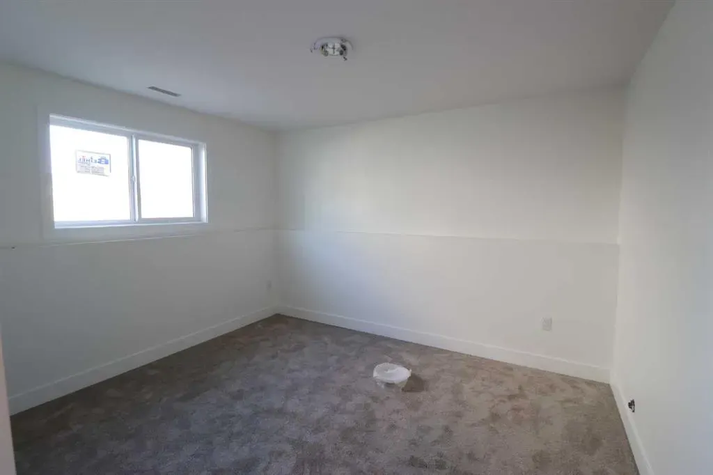 327 9 St