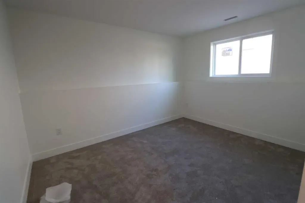 327 9 St