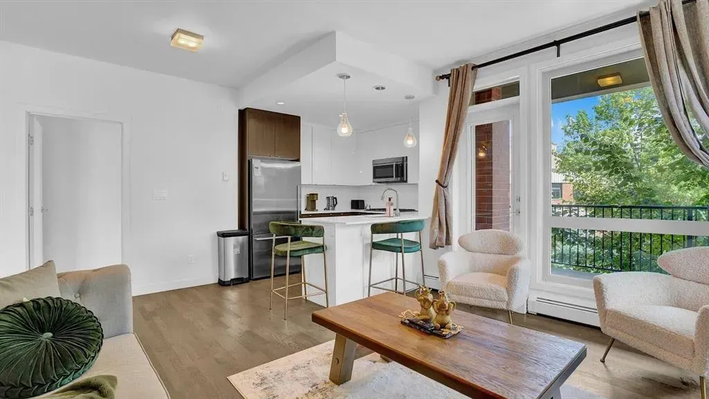 305 18 Avenue SW, #212
