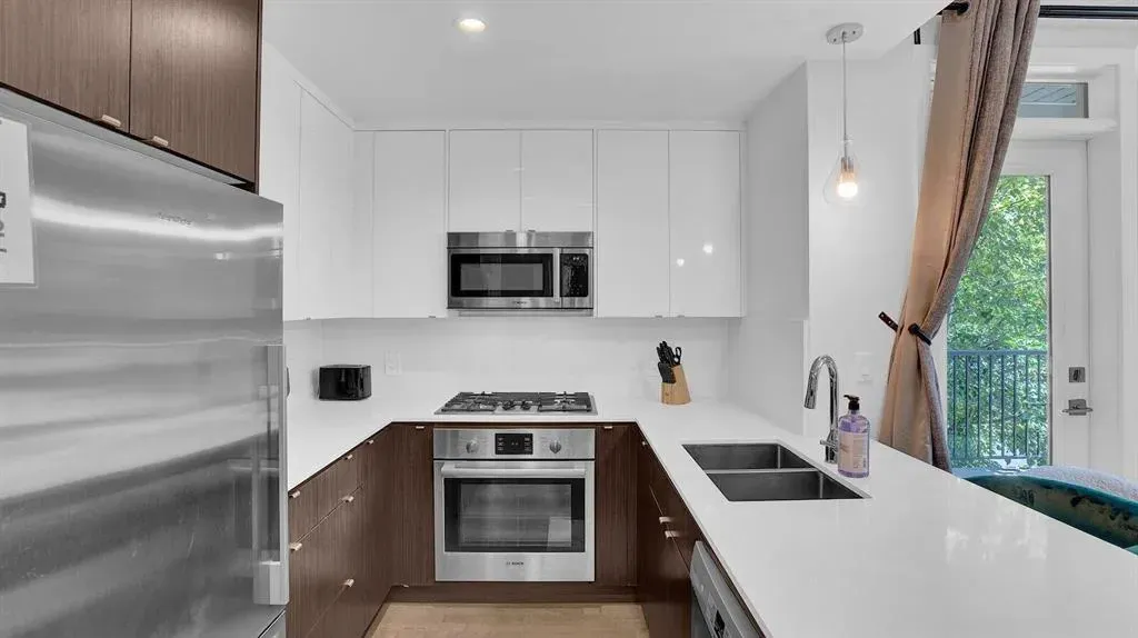 305 18 Avenue SW, #212