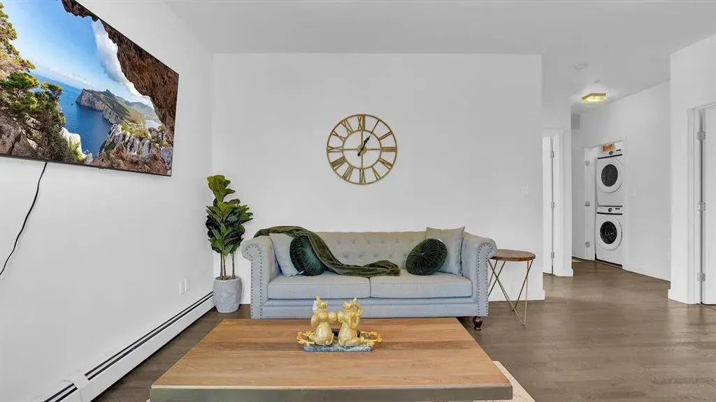 305 18 Avenue SW, #212
