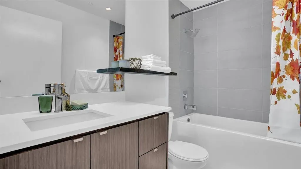 305 18 Avenue SW, #212