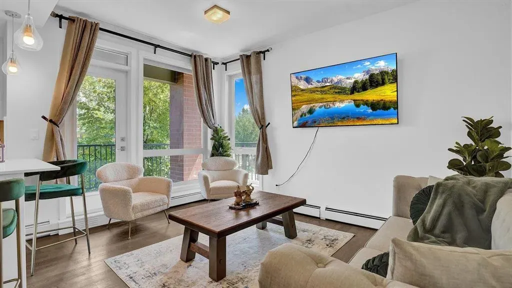 305 18 Avenue SW, #212