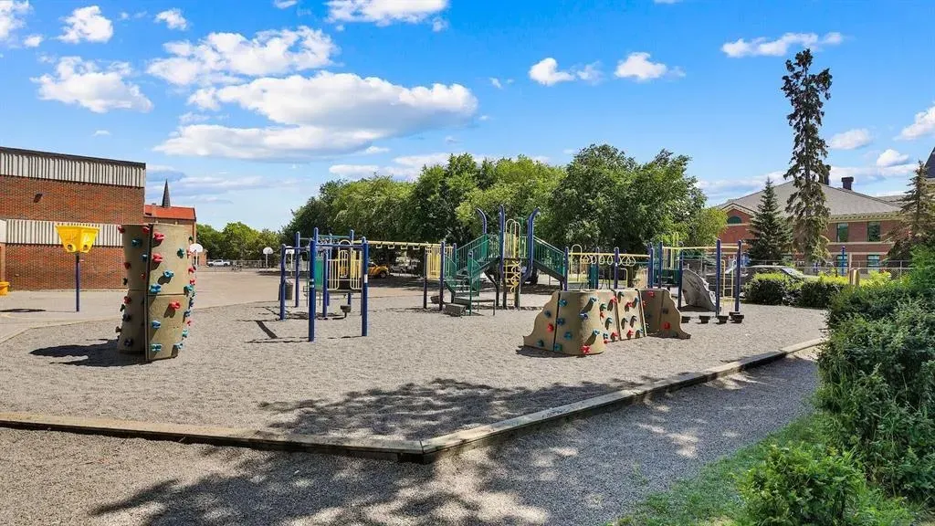 305 18 Avenue SW, #212