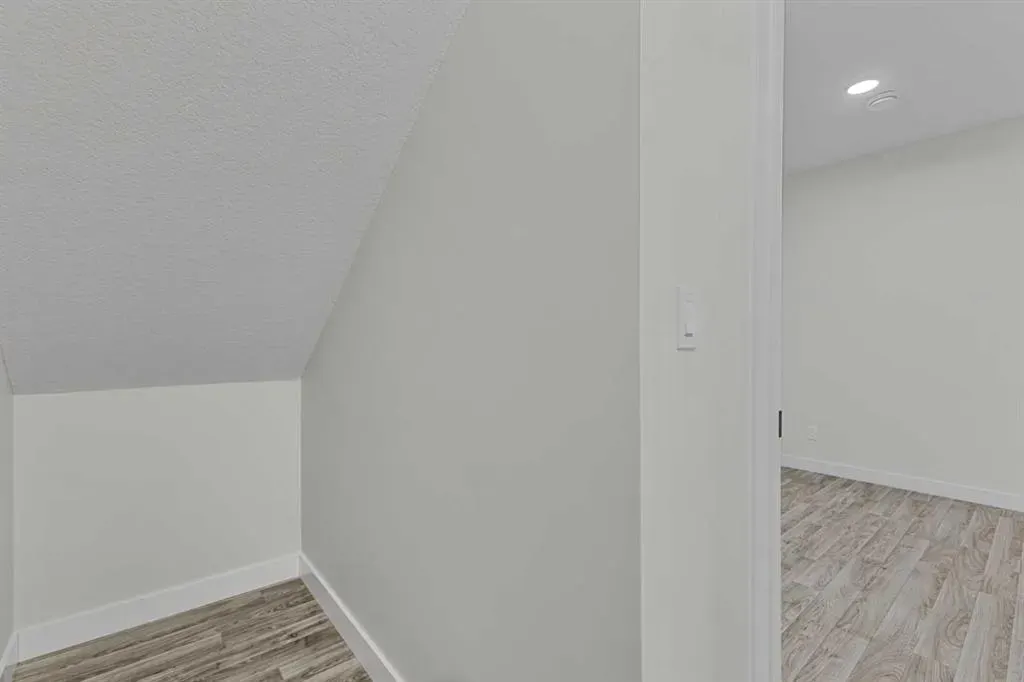 33 BELMONT Drive SW