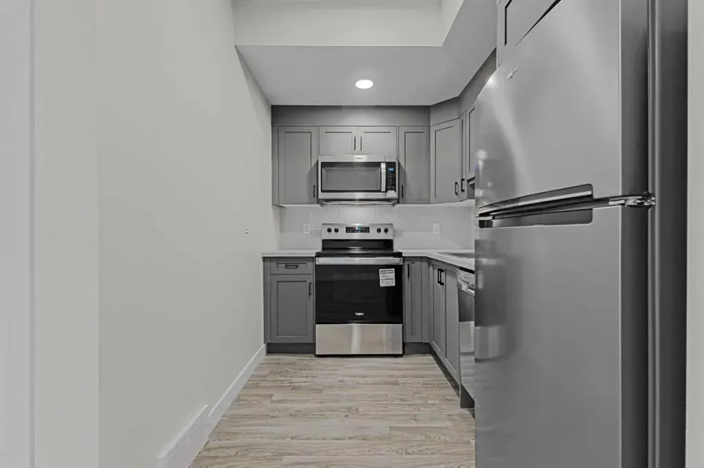 33 BELMONT Drive SW