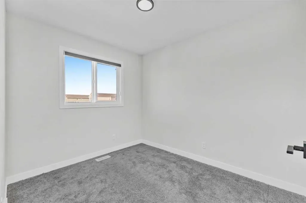33 BELMONT Drive SW