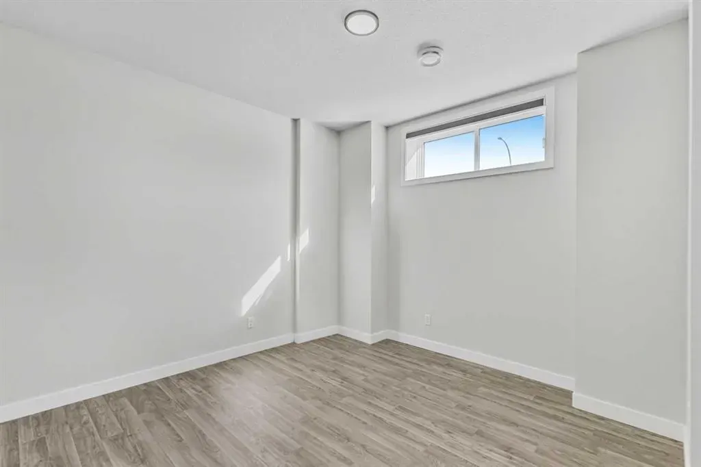 33 BELMONT Drive SW