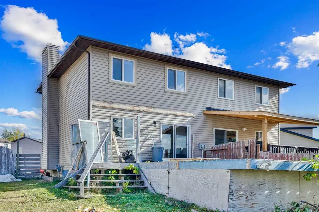 26 Falmead Bay NE